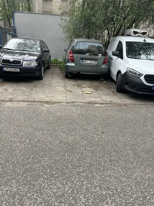 Porzucony Mercedes - zdjęcie 2/2