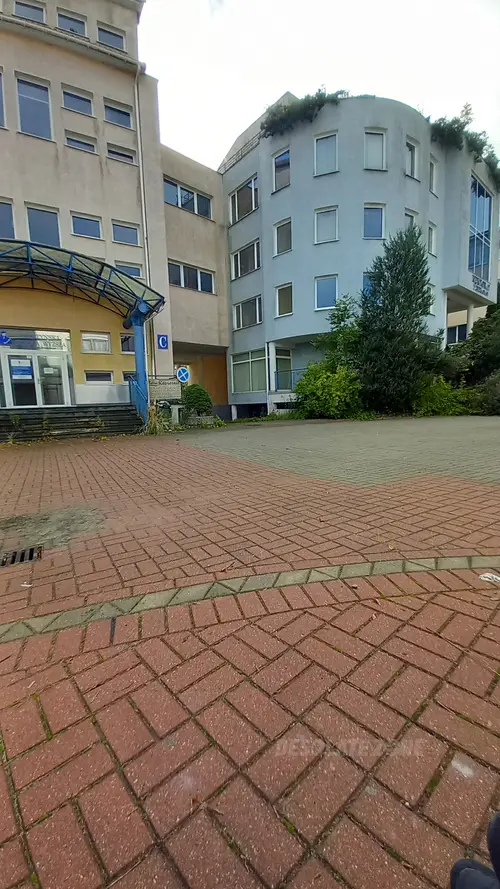Opuszczona szkoła wyższa