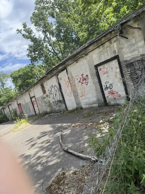 Opuszczona baza ogrodowa
