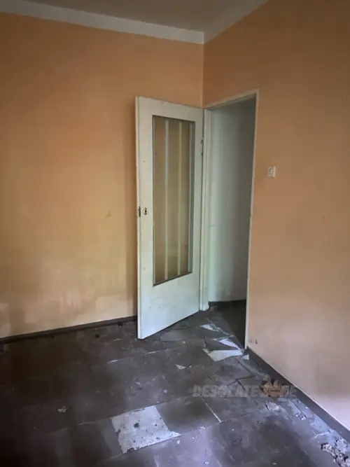 Opuszczone dwa budynki