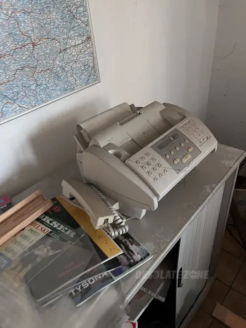 Opuszczona fabryka manekinów i rekwizytów reklamowych - photo 58/137