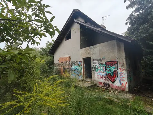 Niedokończona Willa i domek obok - zdjęcie 5/5