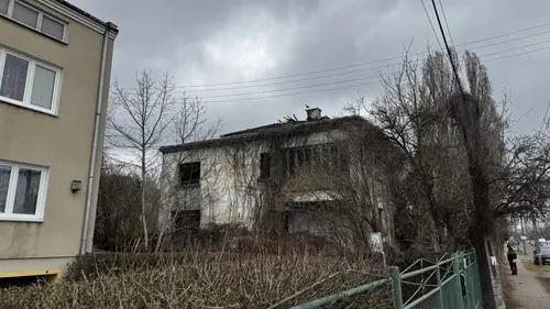 Zarośnięty dom - zdjęcie 1/23