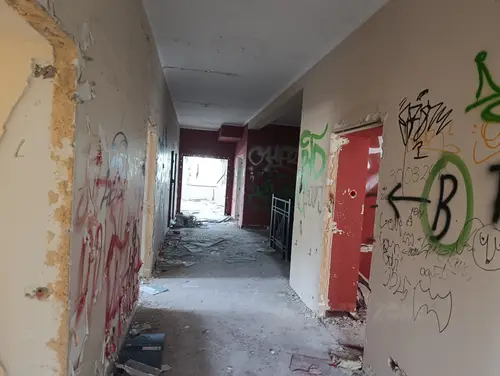 Opuszczony hotel Black Tower - zdjęcie 4/23