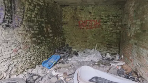 Duża opuszczona posesja - photo 16/19