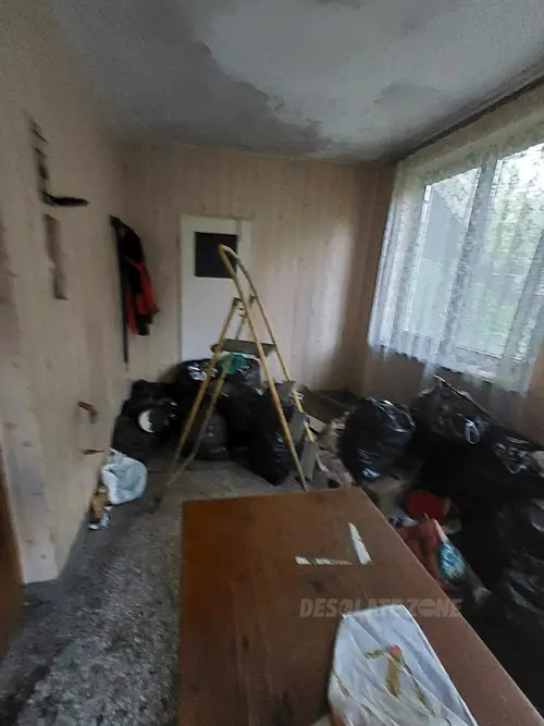 Ceglany dom dwurodzinny z piwnicą i szopą - zdjęcie 5/11