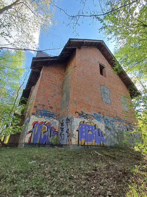 Niedokończona Willa obok Lotniska