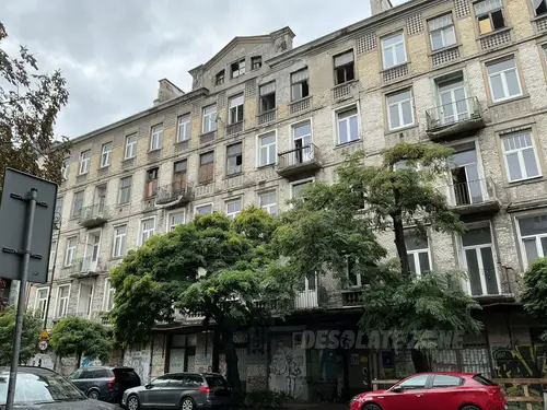 Opuszczona kamienica - zdjęcie 1/3