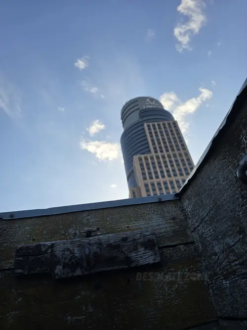 Duży blok mieszkalny, Warszawa