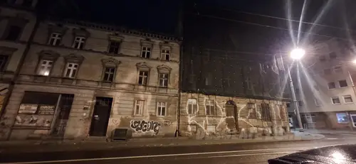 Opuszczonej kamienicy na niemierzyńskiej. - photo 1/3