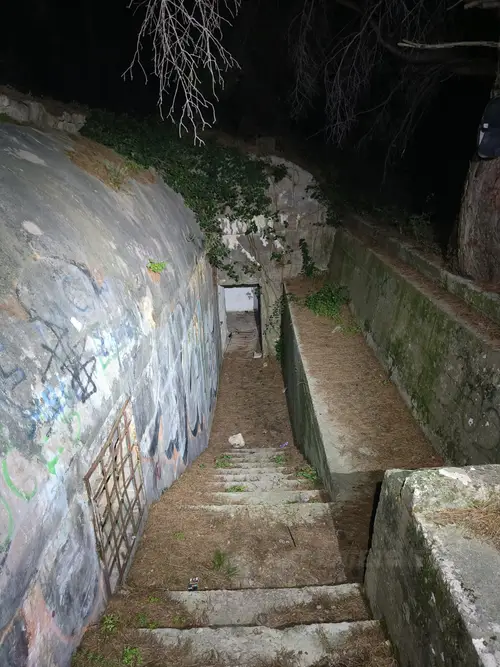 Bunkier C-30 na wzgórzu Cubrijan - zdjęcie 7/12