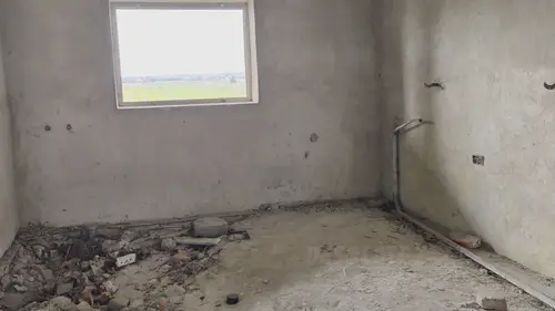 Opuszczony niedokończony dom