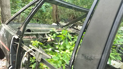 Opuszczony mechanik samochodowy - zdjęcie 4/29