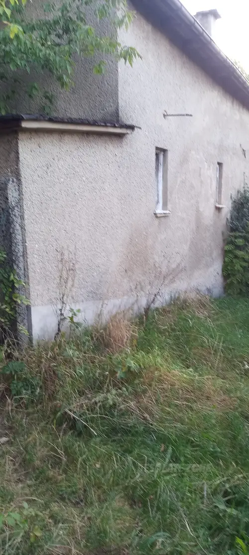 Dwupiętrowy opuszczony dom w Trzebini na Osiedlu Widokowym - photo 7/7
