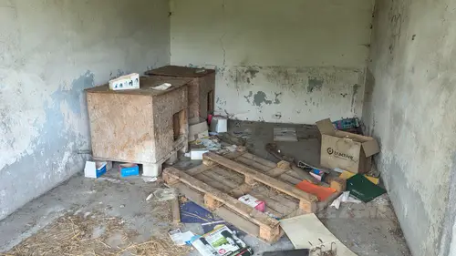 Opuszczone schronisko dla zwierząt - zdjęcie 8/12