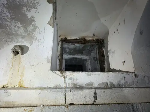 Bunkier C-30 na wzgórzu Cubrijan - zdjęcie 5/12