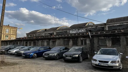 Opuszczony budynek z halą