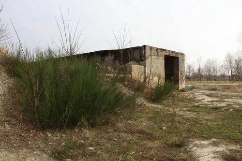 budynek obok jeziora - zdjęcie 5/6