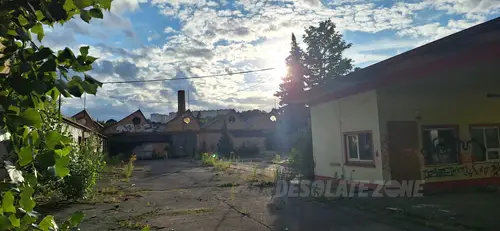 ( ? ) Fabryka / stacja dla samochodów - zdjęcie 2/2