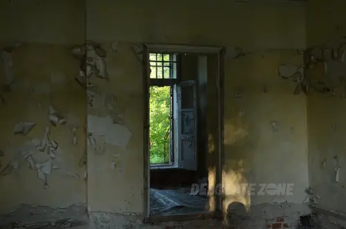 Opuszczony ośrodek zdrowia w Różanie - photo 8/29