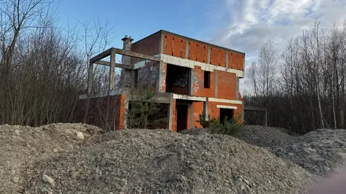 Niedokończone domy - zdjęcie 1/6