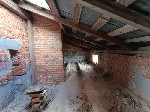 Opuszczony niedokończony dom - zdjęcie 2/13