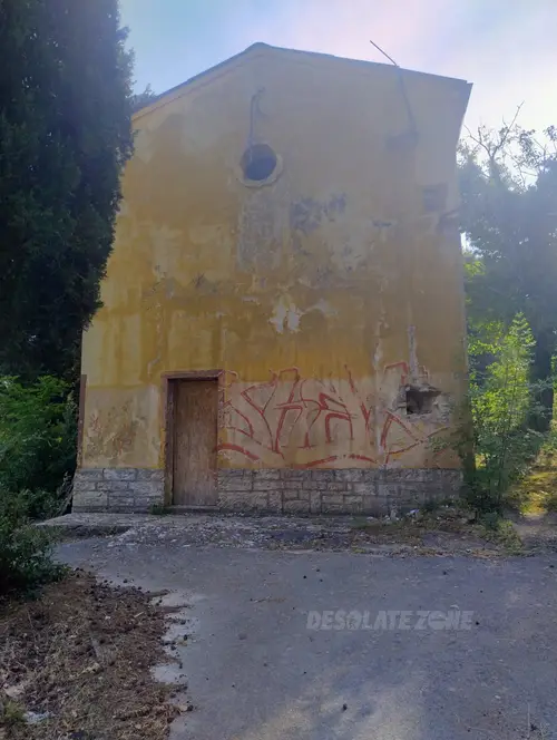 Opuszczone budynki bazy marynarki wojennej Katarina - photo 7/12