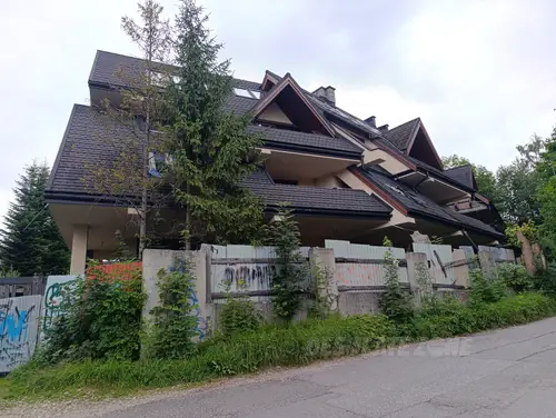 Opuszczony niedokończony pensjonat wypoczynkowy - photo 2/2