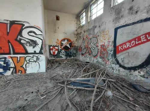 Opuszczony budynek - zdjęcie 2/2