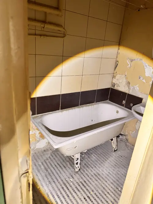 Opuszczony hostel - zdjęcie 21/36