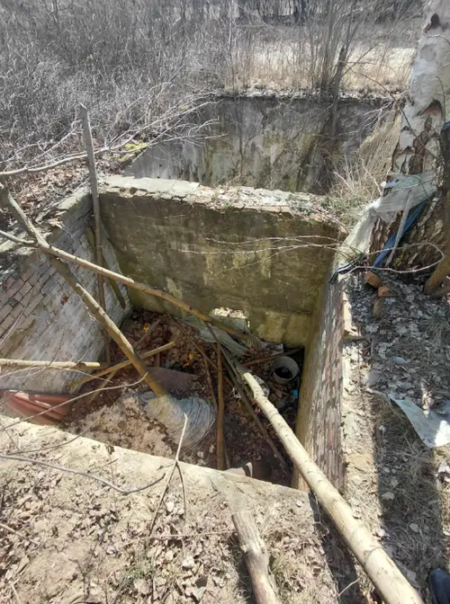 Opuszczony budynek - zdjęcie 1/2