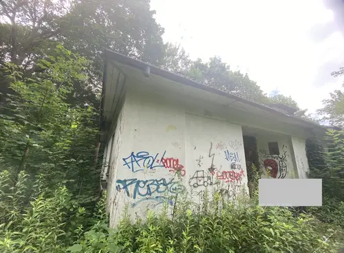 Opuszczone dwa budynki - zdjęcie 13/13