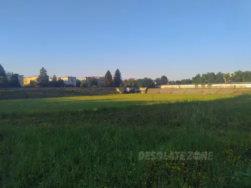 Opuszczony stadion - zdjęcie 2/16