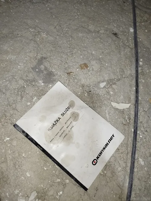 Opuszczony biurowiec - zdjęcie 3/10