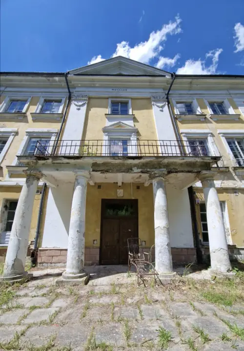 opuszczony pałac
