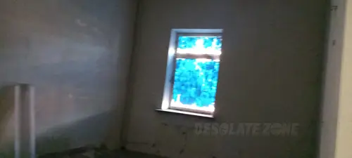 Opuszczona przychodnia wojskowa.