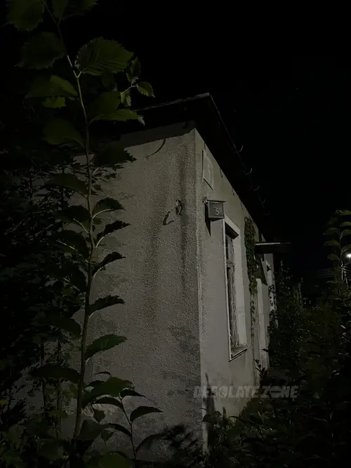 Dom obok warsztatu samochodowego - zdjęcie 14/24
