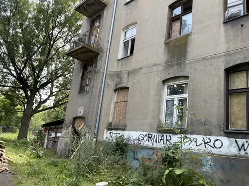 Opuszczona kamienica - zdjęcie 1/12