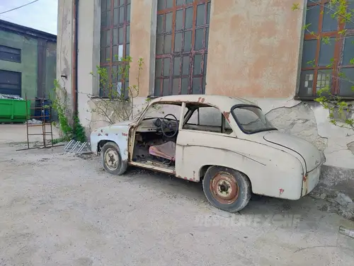 Opuszczona Syrena - zdjęcie 2/2