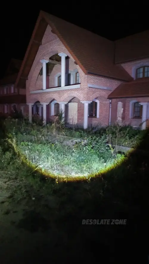 Opuszczony nigdy nie otwarty hotel - zdjęcie 9/12