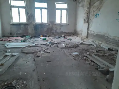 Opuszczona przychodnia wojskowa. - photo 13/48