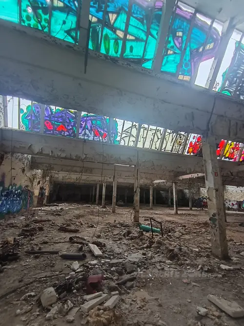 Fabryka i hale szedowe, biura - zdjęcie 20/135