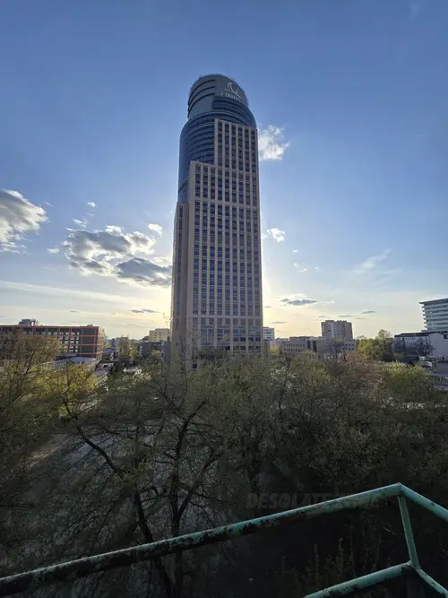 Duży blok mieszkalny, Warszawa