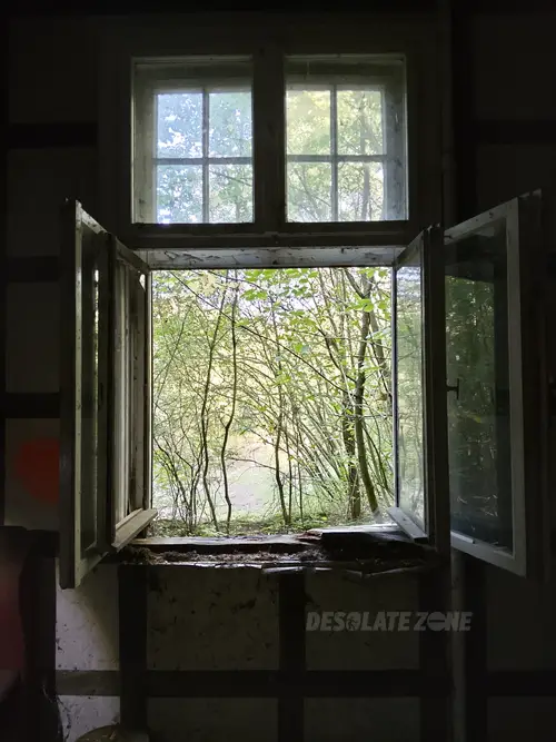 Opuszczony dom ze stodołą - zdjęcie 63/98