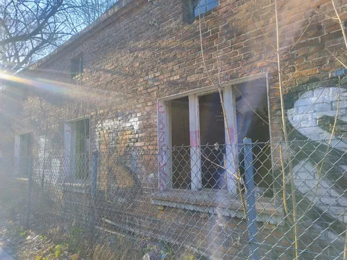 Mały opuszczony dom