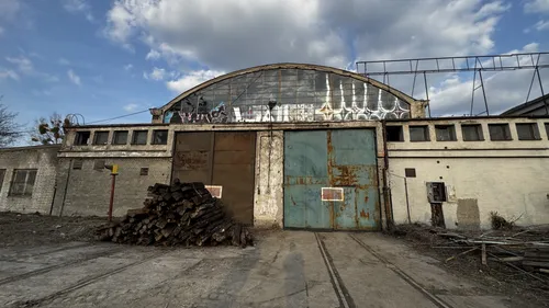 Opuszczony budynek z halą