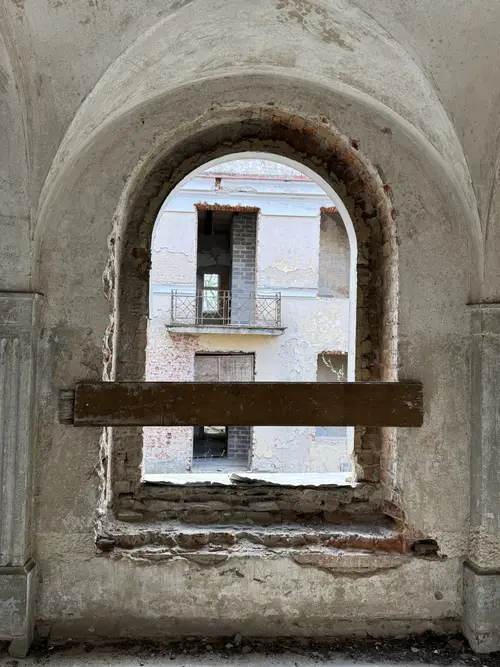 Opuszczony internat - zdjęcie 5/8