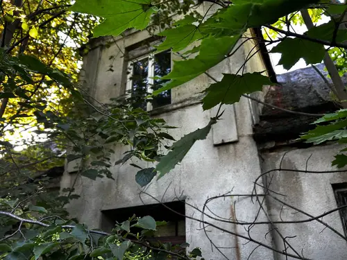 Opuszczony budynek - zdjęcie 3/9