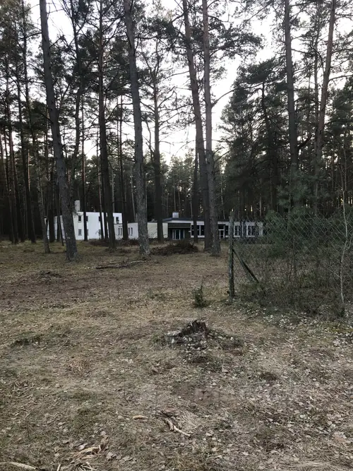 Opuszczony ośrodek wypoczynkowy - zdjęcie 7/10