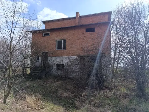 Opuszczony niedokończony dom - zdjęcie 12/13